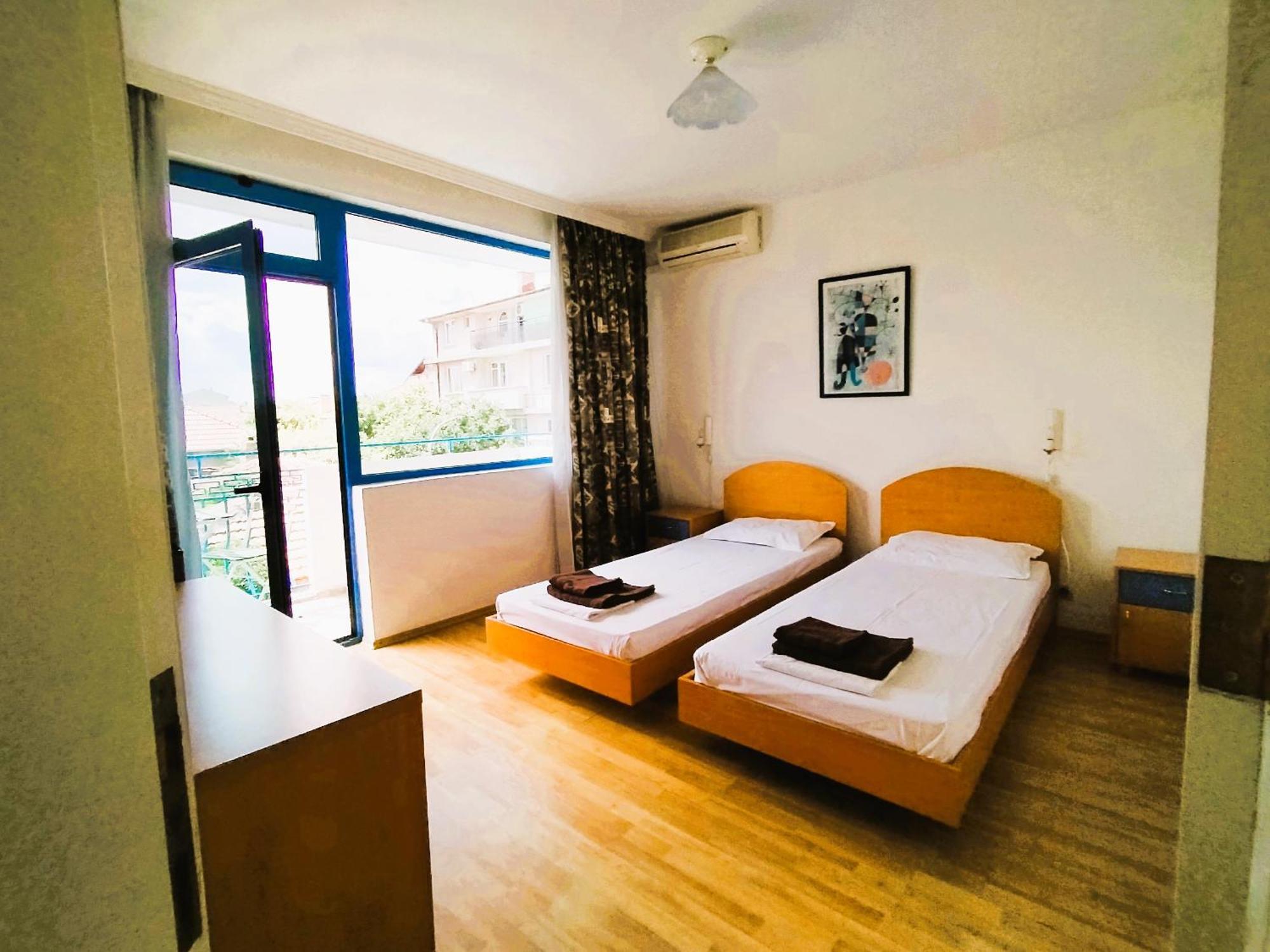 Lira Sto Apartments Поморие Экстерьер фото
