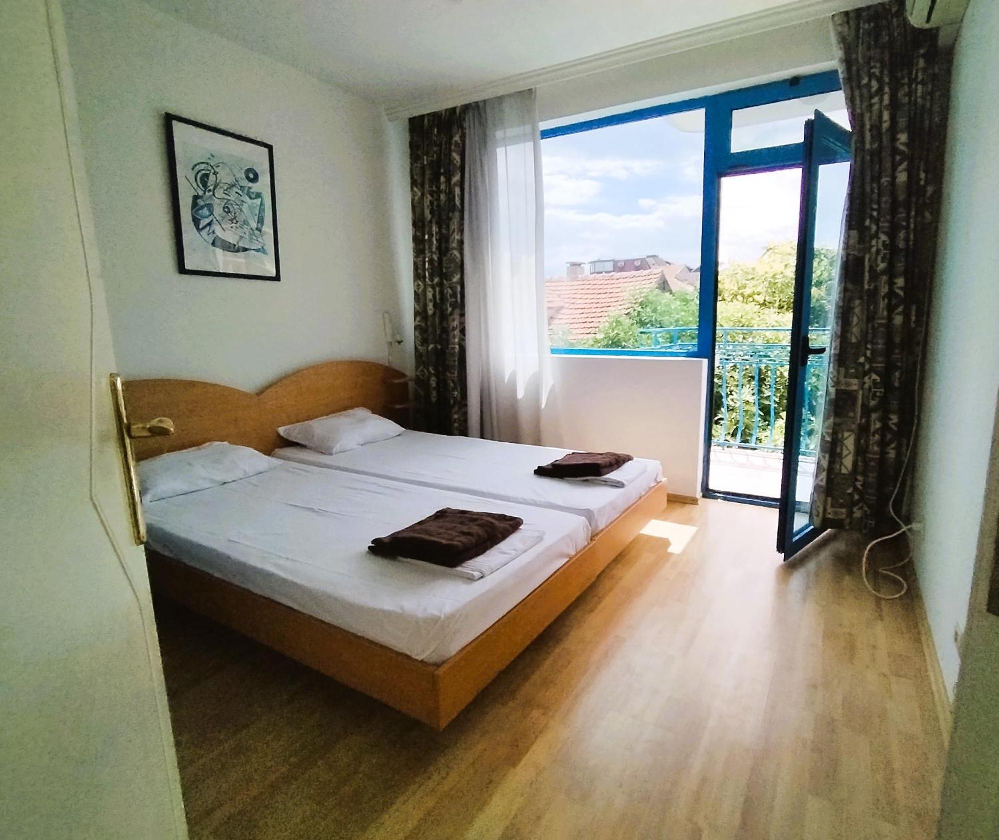 Lira Sto Apartments Поморие Экстерьер фото