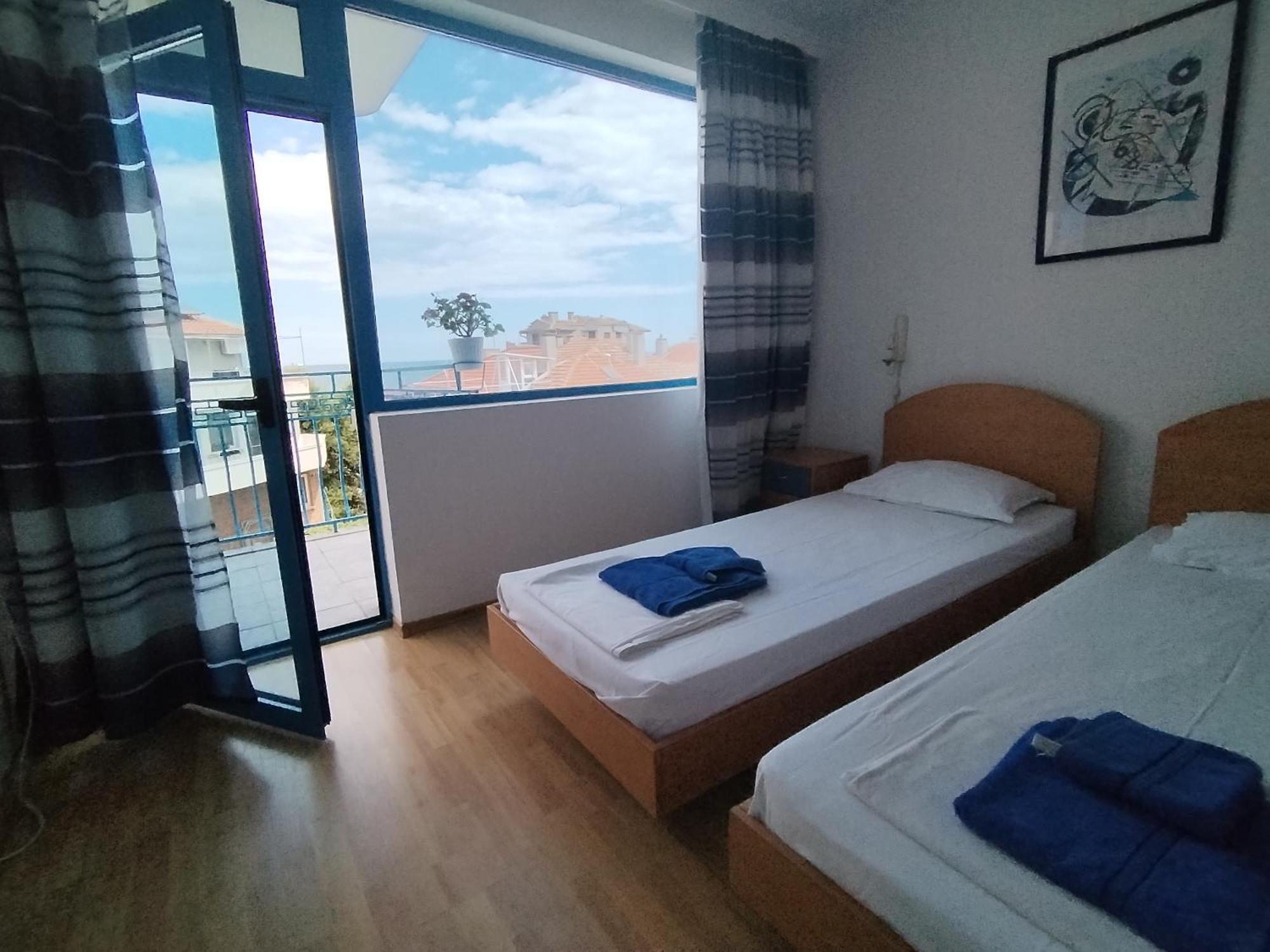 Lira Sto Apartments Поморие Экстерьер фото