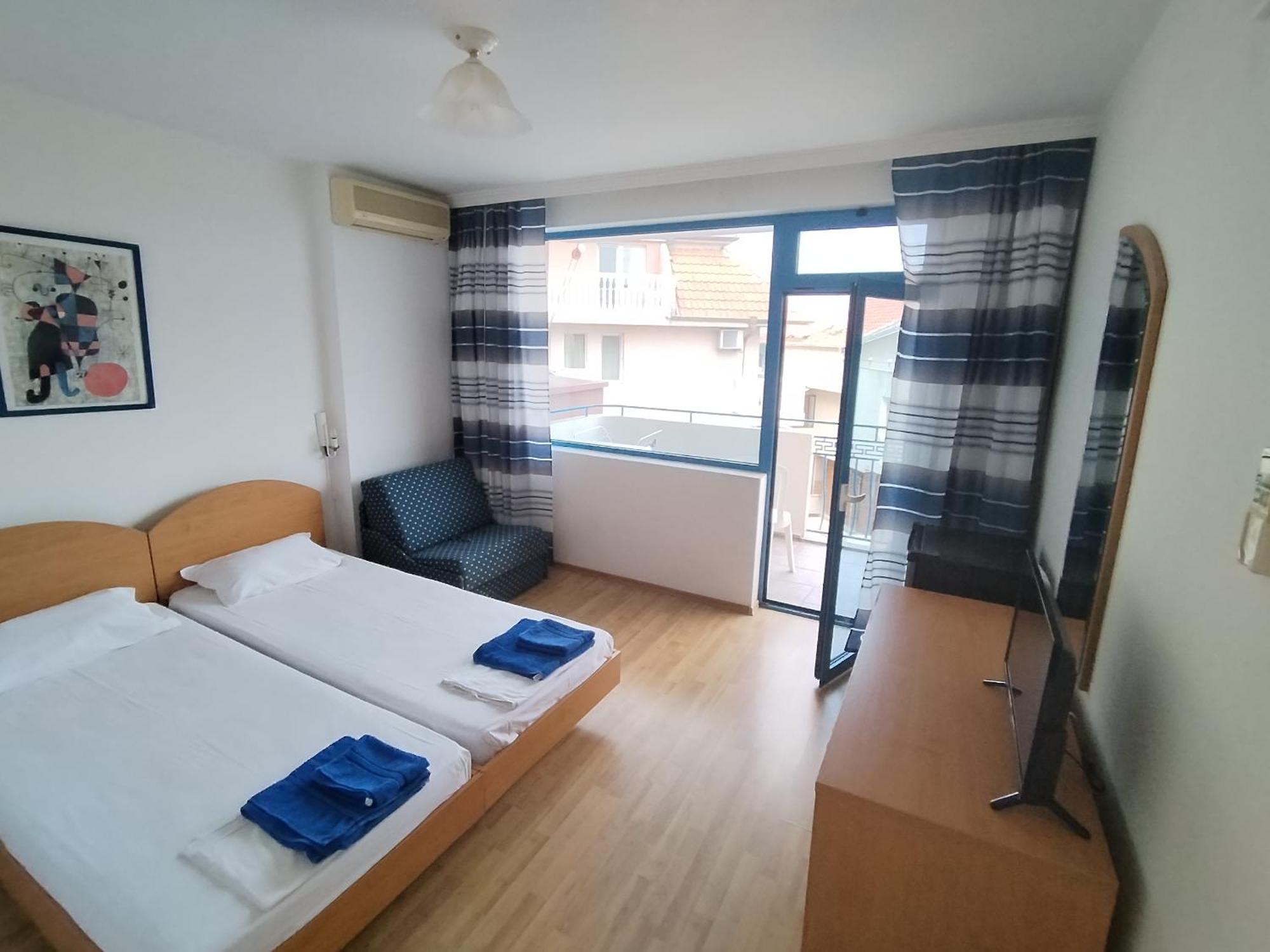 Lira Sto Apartments Поморие Экстерьер фото