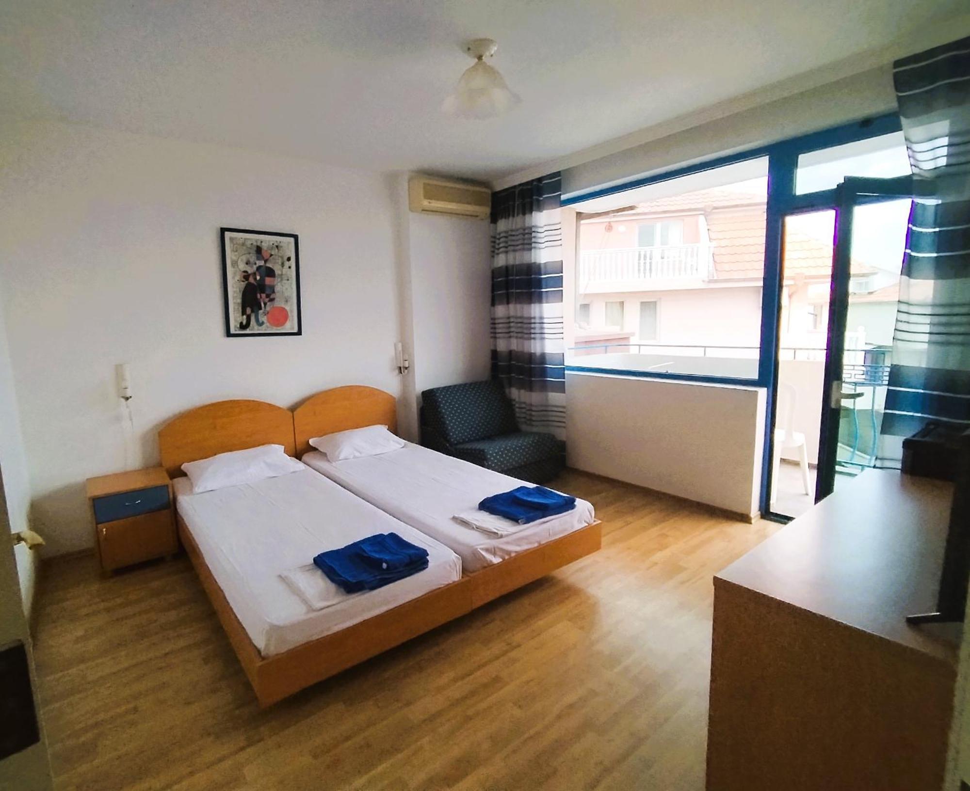 Lira Sto Apartments Поморие Экстерьер фото