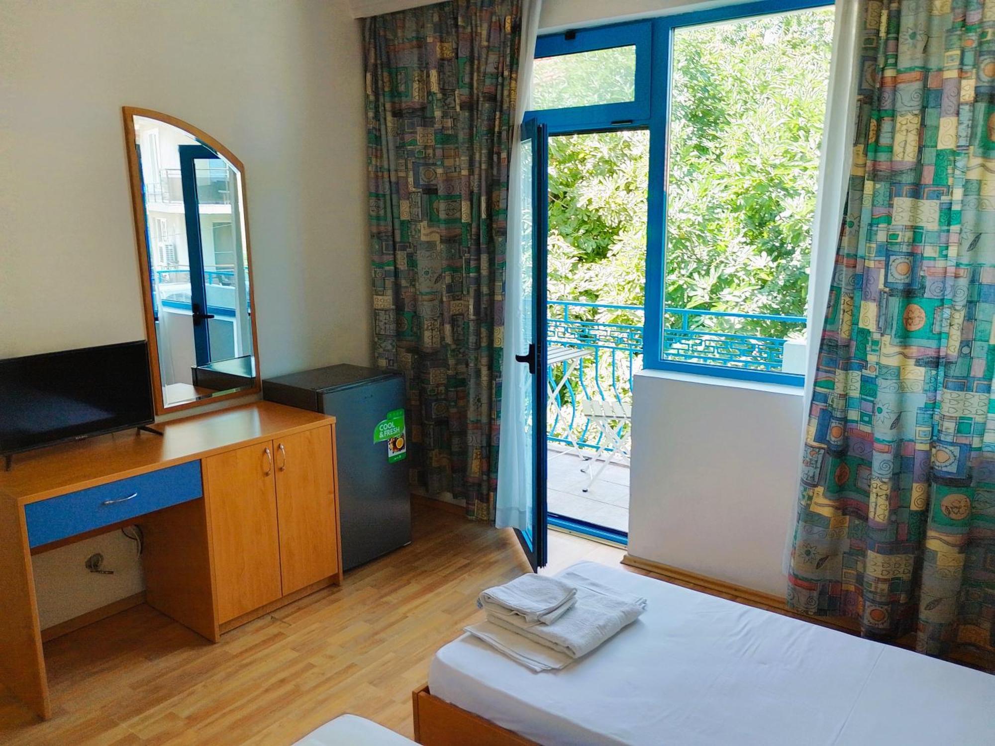 Lira Sto Apartments Поморие Экстерьер фото