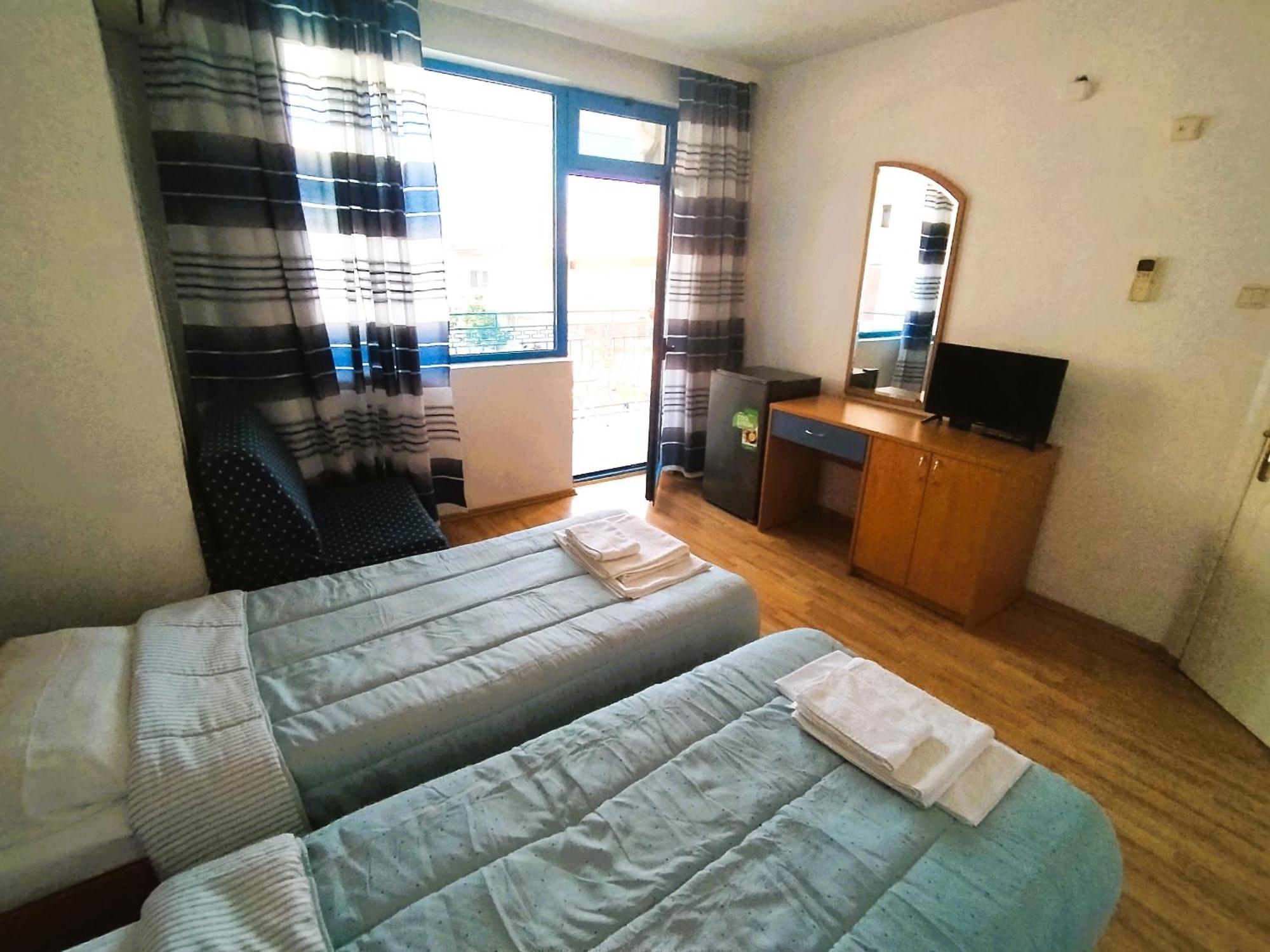 Lira Sto Apartments Поморие Экстерьер фото