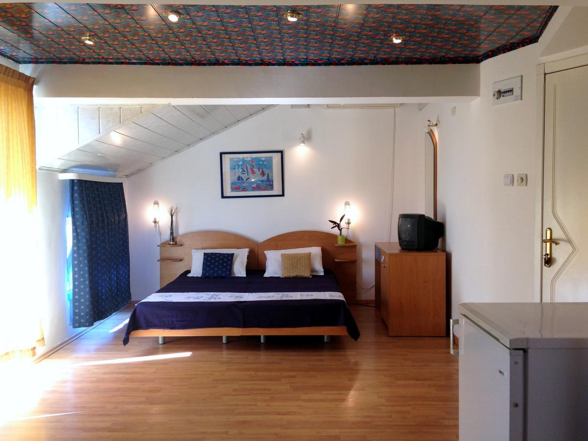 Lira Sto Apartments Поморие Экстерьер фото